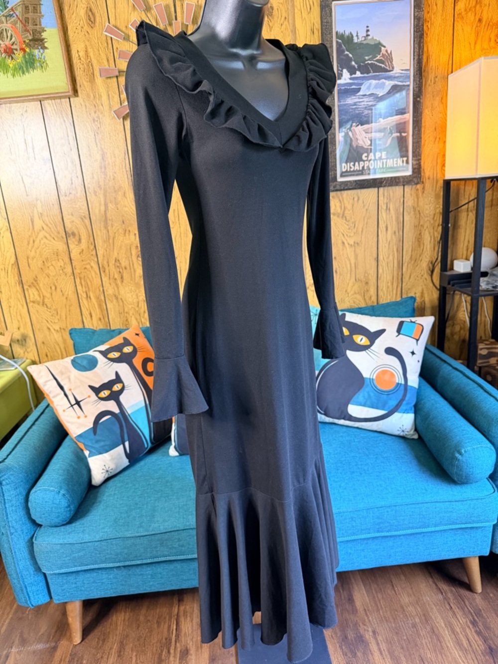 Dazy Goth Queen Ruffle V-Neck Maxi Dress with Flared Mermaid Hem - Picture 4 of 15